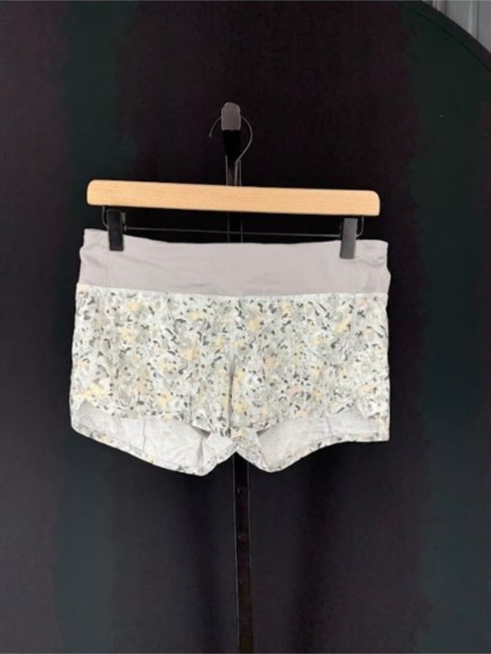 Lululemon Run Speed Short 4-way Stretch in Not So Petite Fleur Silver Spoon